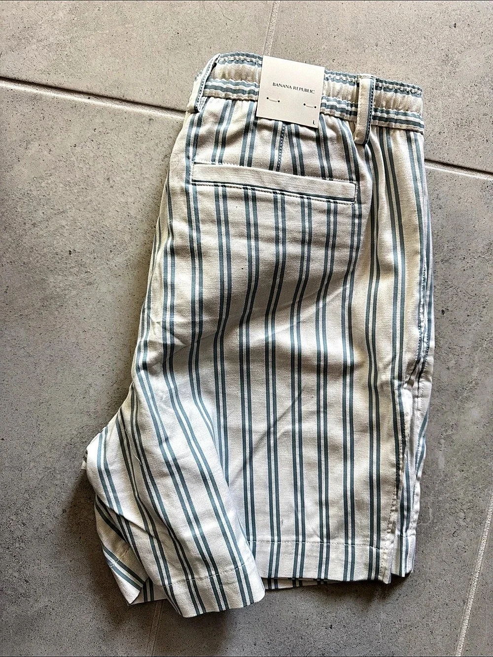Banana Republic Men's Striped Shorts Cream & Blue Large NWT